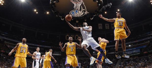 开云体育在线-绝杀时刻，伦纳德惊艳四座，湖人险胜浙江队书写经典