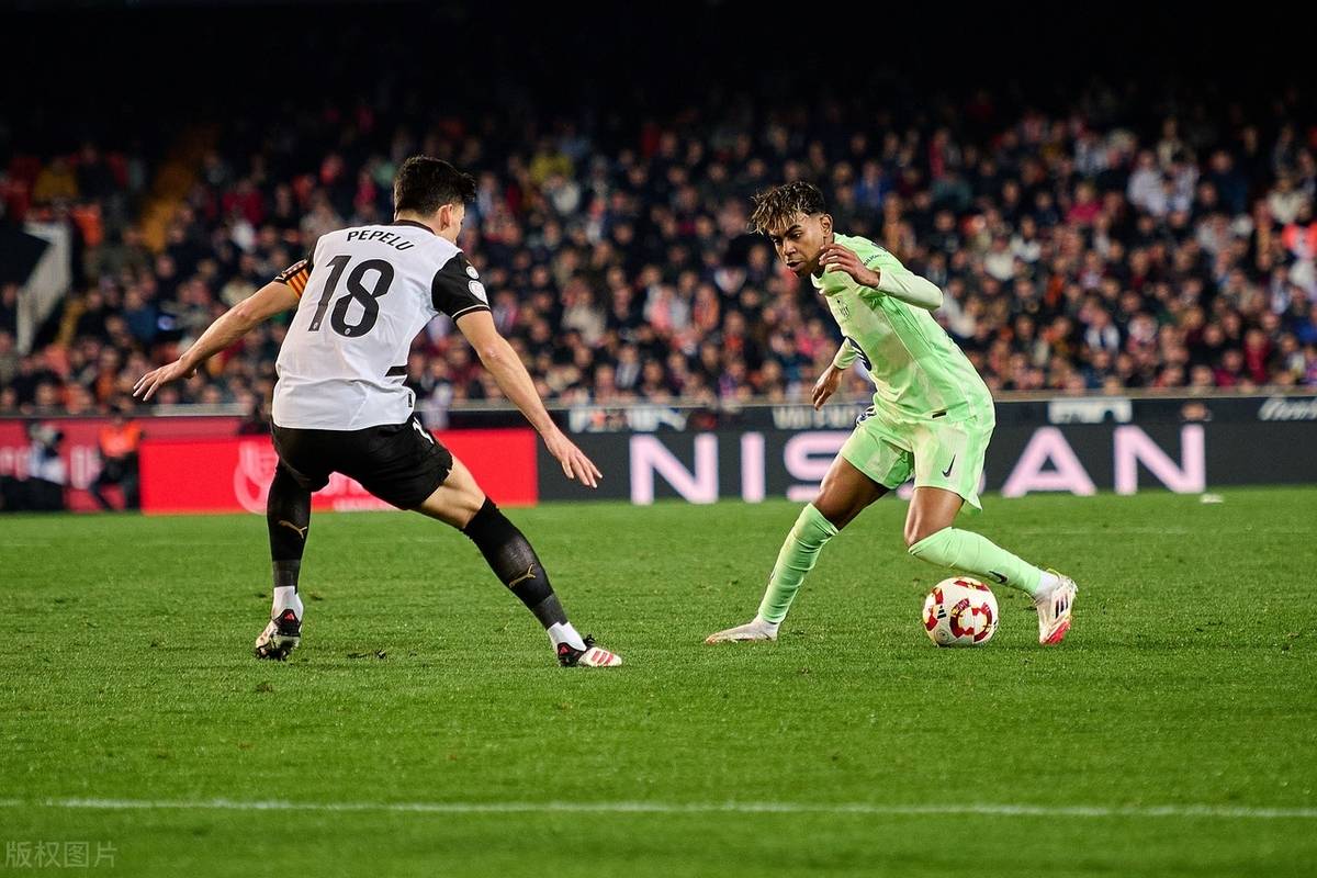 包含瓦伦西亚惨遭惩罚,输球令球迷失望的词条 包含瓦伦西亚惨遭惩罚,输球令球迷失望的词条