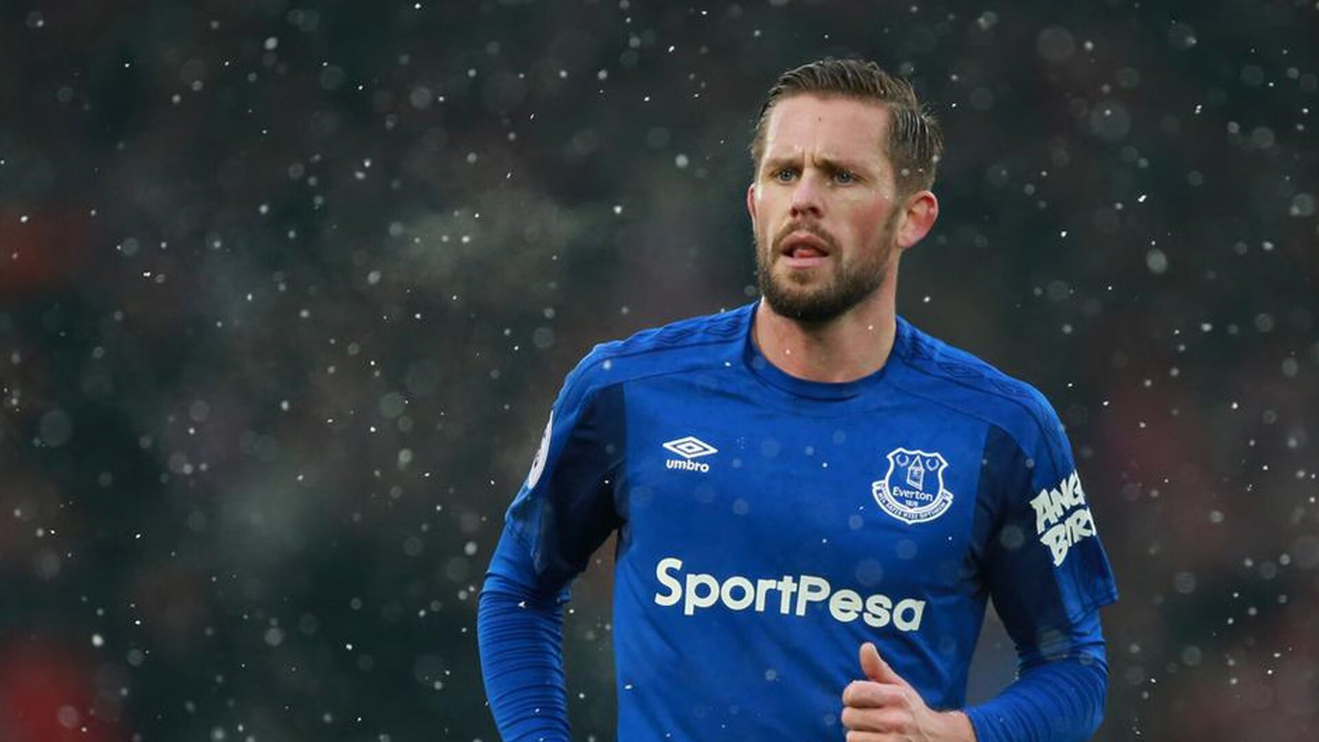 英超争冠焦点战，瑞士节奏掌控乌克兰的战术启示