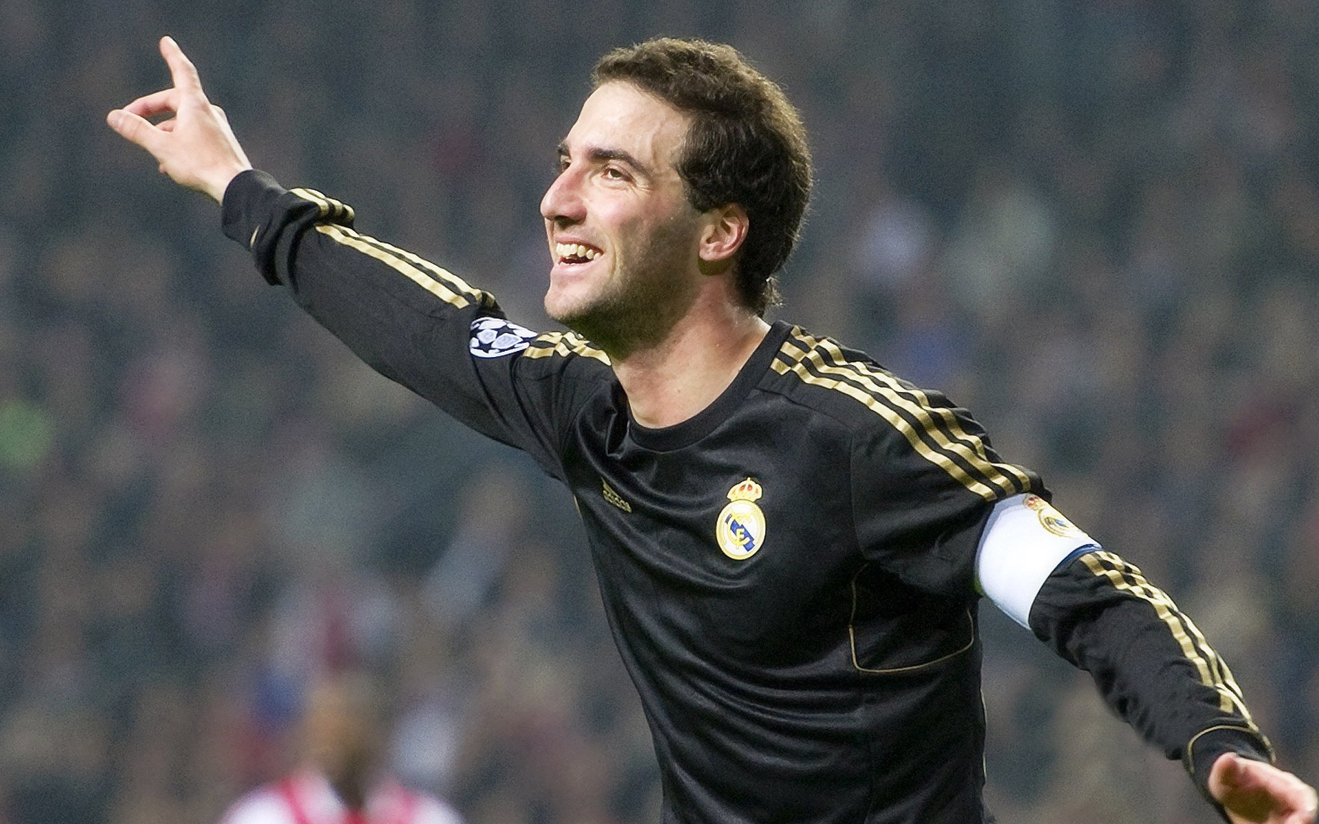 地缘棋局与绿茵焦点，伊朗的节奏艺术与格纳布里的证明之战