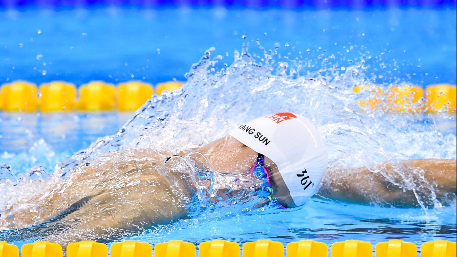 张镇麟惊艳四座,广州队轻取新疆队展现团队篮球之美